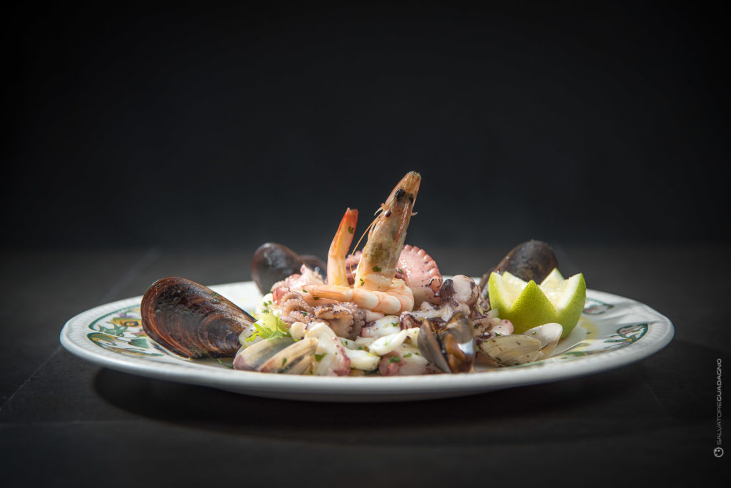 frutti-di-mare-insalata-piatto-ristorante-fotografia-food